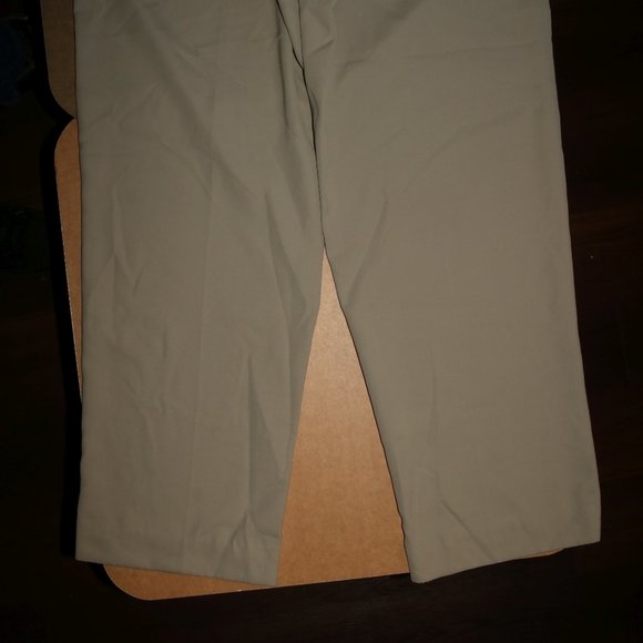 L.L. LL Bean Pleated Beige Pants Waist 38x33 Insm - Picture 8 of 8